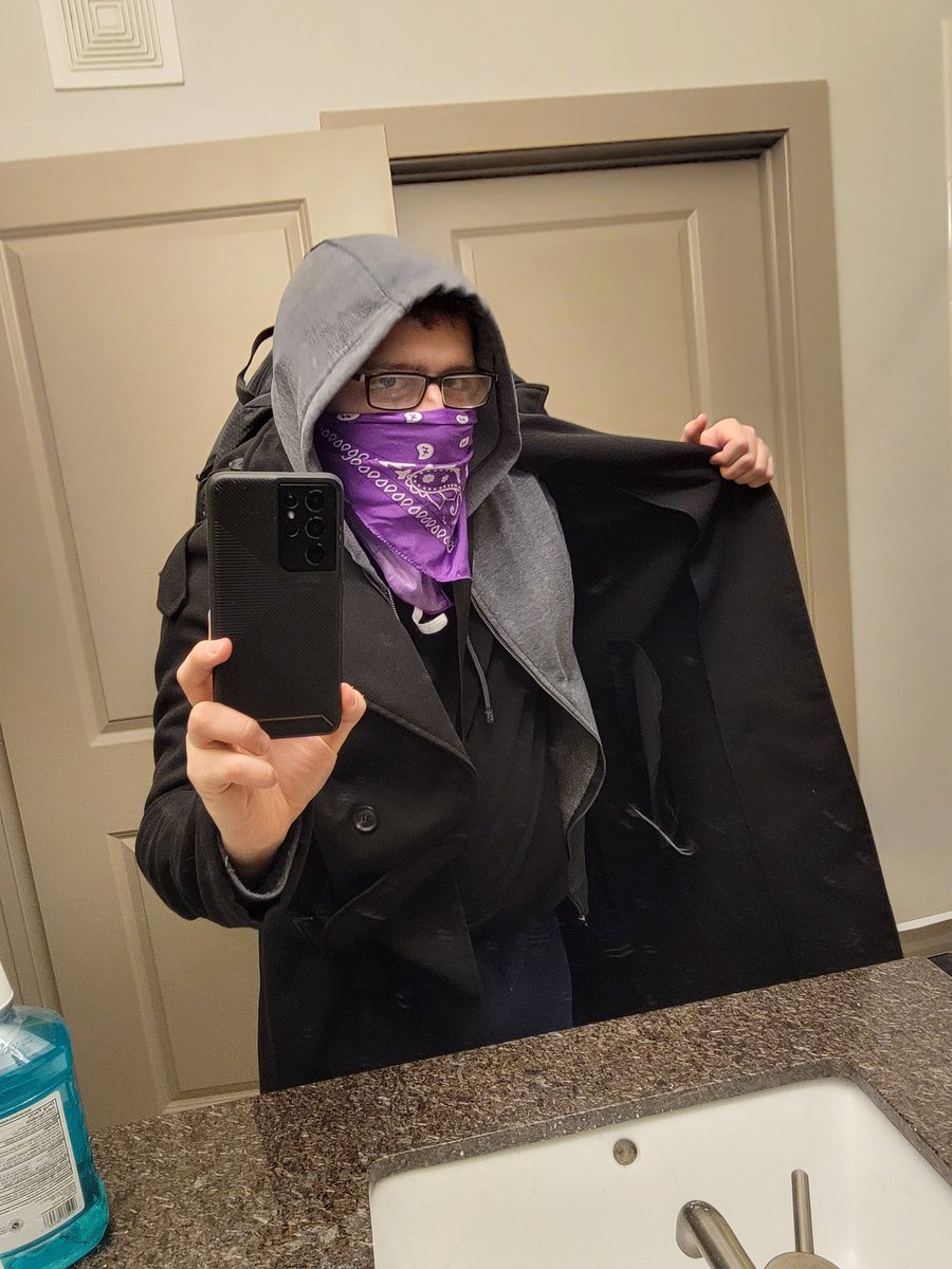 Taedius's tweet image. Today's cosplay for #MAGFest is the Resident Rvil 4 Merchant!
May or may not have lots of things on sale for YOU, stranger.
#cosplay #MAGFest2024 #RE4remake #RE4 #ItsMostlyJustFoodHere