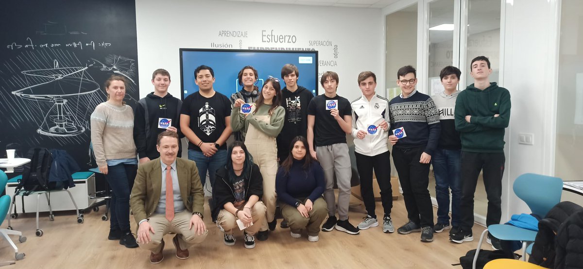 EncinasIes's tweet image. Nos visitó Xavier Zapien, ingeniero de la #NASA, como promotor del proyecto #SpaceAcademy, en el que participamos desde el curso pasado. 
Impagable.