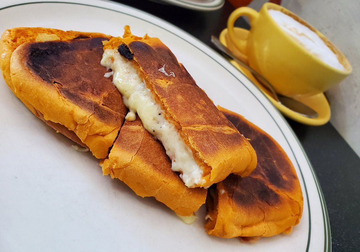 adaw141's tweet photo. Enjoying the freshly toasted panini and the sense of leisure at #CaffeParadiso 😚
喺梅窩呢間小店食個意式夾飽加杯咖啡,無論係食物味道,定果種悠閒感,都俾人去咗外國嘅錯覺~ 另外仲好鍾意貼喺牆嘅卡仔🥰
#YellowEconomicCircle
#黃色經濟圈 https://t.co/uL5BeSCQKU