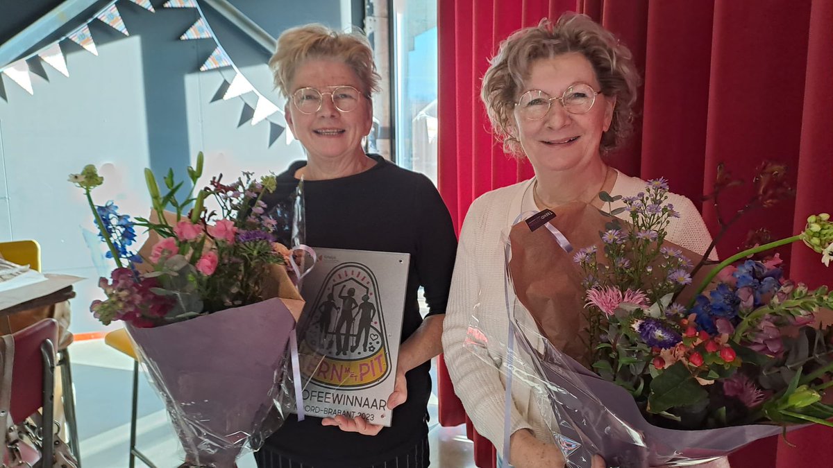 KernmetPit's tweet image. Kabouterpad Boekel wint de #kernmetpit trofee #NoordBrabant! Op de foto Gerrie van Asseldonk en Jeanne vd Laar. Gefeliciteerd! 🥳