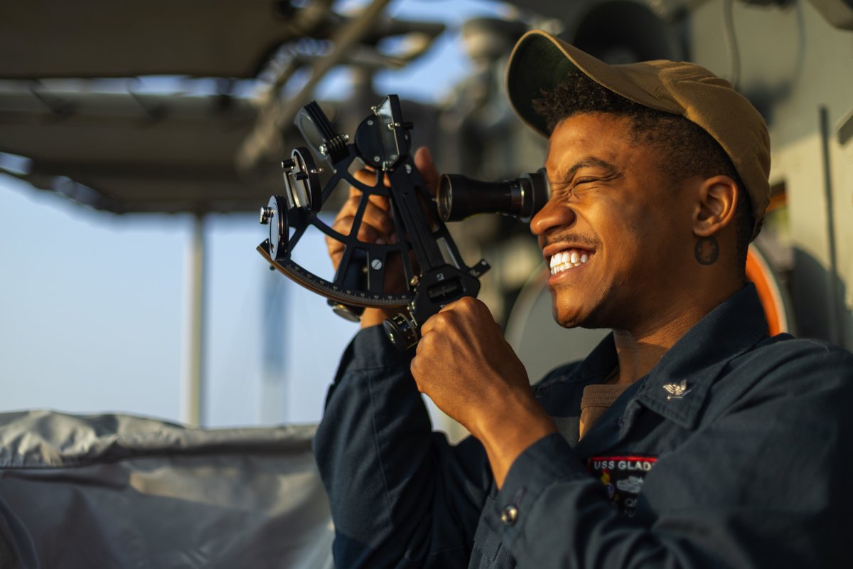 #DYK the #USNavy still teaches #Sailors aboard ships to use a sextant even with high-tech equipment like GPS onboard?

Used for over 250 years, a sextant determines the angle between the horizon and a celestial body ☀️🌜✨ to calculate latitude and longitude. 

#STEMSaturday