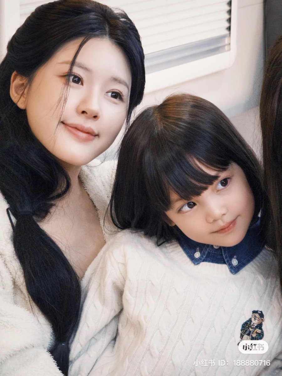 CdramaL's tweet photo. 「📸 | #XuKe posta novas fotos de sua filha Mo Yan com #ZhaoLusi https://t.co/XNu9RnXT71