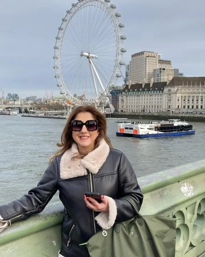 BaccaraOficial's tweet photo. Turistas en Londres ! 🇬🇧 

#Londres #London #unitedkingdom #travelpics #travelphotography #Singers #Singersladies #Music #Musically #Women #Disco #Discoladies #Style #Fashion  #Baccara 🌹 https://t.co/S4IyOffBFP