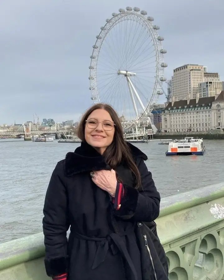 BaccaraOficial's tweet photo. Turistas en Londres ! 🇬🇧 

#Londres #London #unitedkingdom #travelpics #travelphotography #Singers #Singersladies #Music #Musically #Women #Disco #Discoladies #Style #Fashion  #Baccara 🌹 https://t.co/S4IyOffBFP