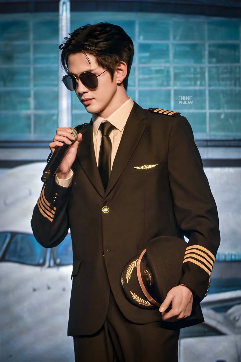I'm crazy now 😭 His handsomeness is the next level 😭
JAMFILM x HK 
#JF1stFanmeetingHK