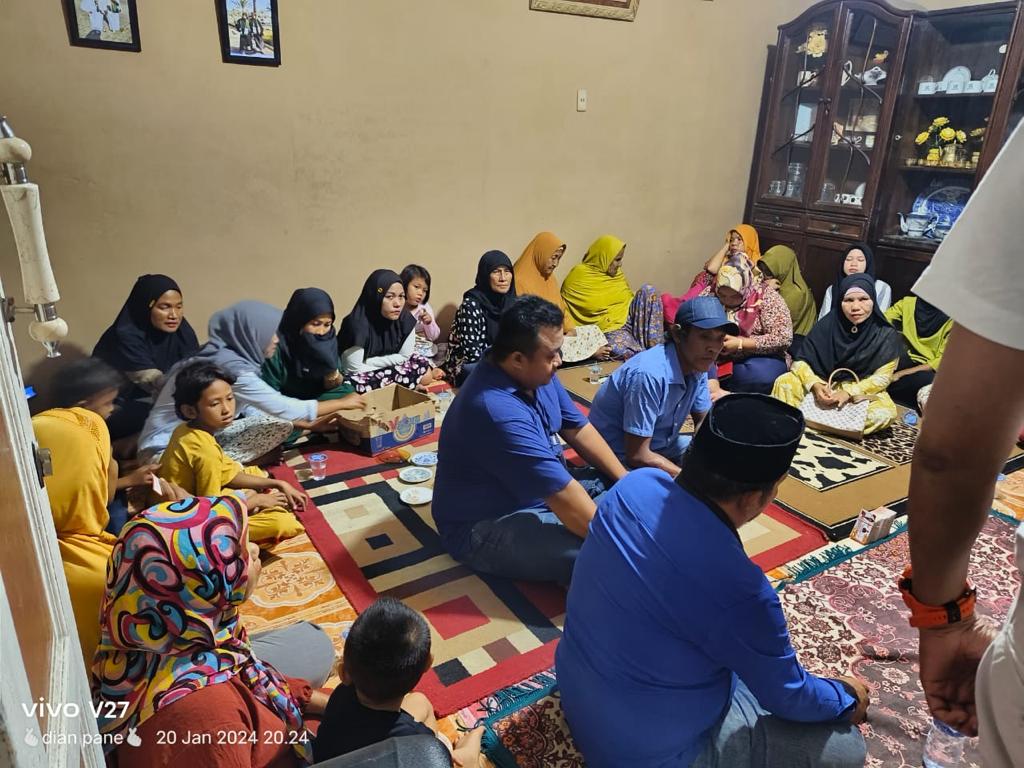 irwanprayitno's tweet photo. 20 Jan 2024. Bertemu warga Pulau Sumardan bersama Caleg DPRD Kota Bapak Rahdiansyah Pane di Tanjung Balai.
#tanjungbalai #asahan #batubara #binjai #dairi #langkat #simalungun #pematangsiantar #pakpakbharat #sumut3 #sumut #karo https://t.co/HYrepQDirm