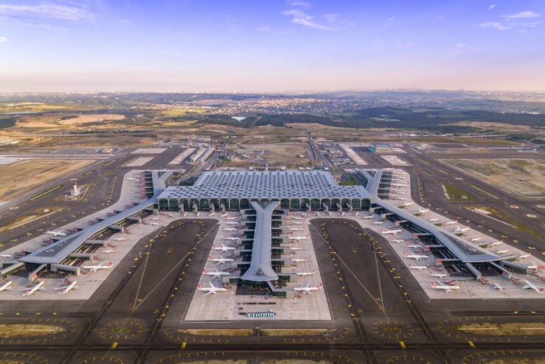 Uçak inmez dedikleri İstanbul Havalimanı, 2023 yılında günlük ortalama 1375 uçuşla Avrupa'nın en yoğun havalimanı oldu. Bu da yapılan yatırımın ne kadar doğru olduğunu gösterir...