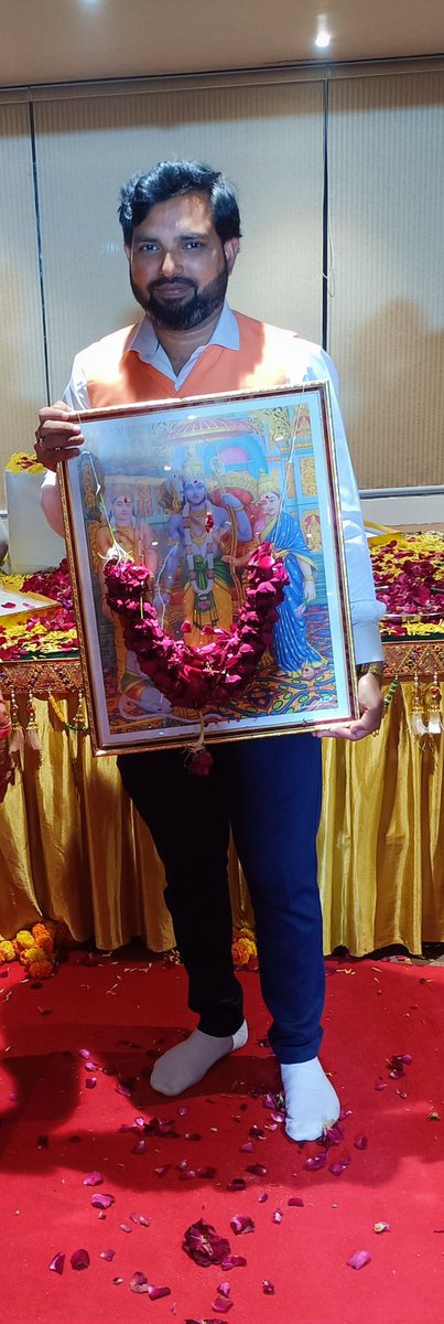 MehulRatnottar's tweet photo. प्रभु श्रीराम आएंगे 🙏😇🙇‍♂️

#SelfieWithRam
#Ayodhya
#RamMandir
#ZeeNews

From : 
Mehul Ratnottar
Madhuri Ratnottar

Ahmedabad https://t.co/2TCNpdhKLA