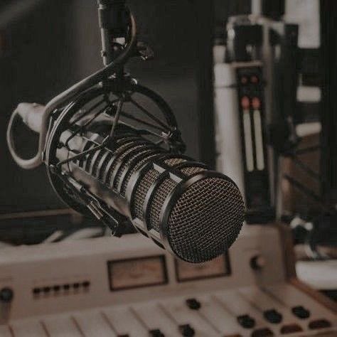 ✨ ALINA'S MIDNIGHT RADIO ✨

Testing testiiiing~!! Aheeeem! Suaraku kedengeran gak? Kita aman? Asik, oke.

SELAMAT MALAM SEMUANYA DAN SELAMAT DATANG KE SESI SIARAN KALI INI!

Bulan kebakaran? Ada yang sus? ADA YANG PATAH? Kita gak pedul dong, siaran tetep gaspol jalan~