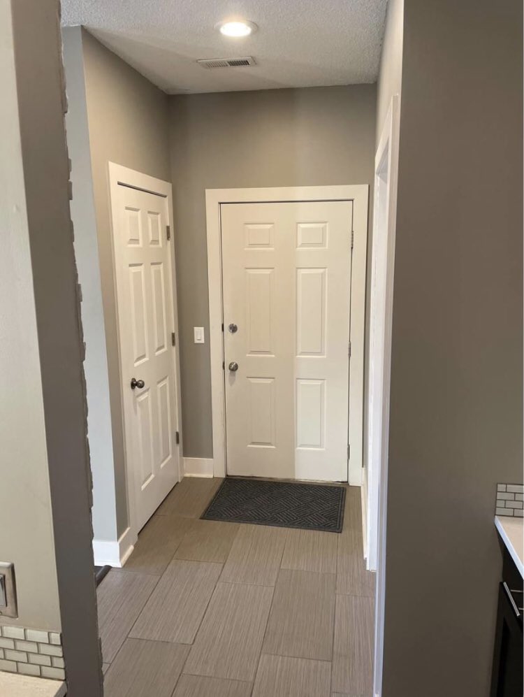 danielaparks199's tweet photo. @Mopar_Logic Very spacious and in a standard location a nice kitchen two bedroom nice bed a jacuzzi and little garden at the back and security cameras https://t.co/2brfizJdwg
