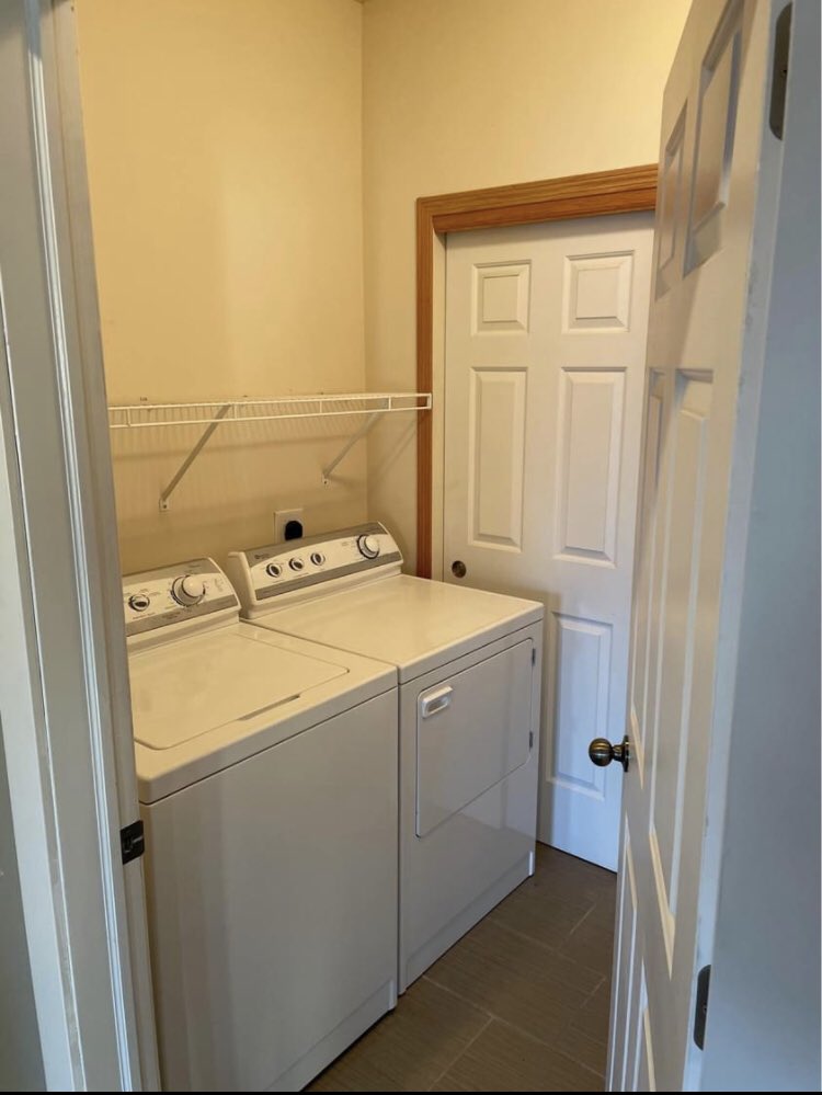 danielaparks199's tweet photo. @ShanonYarl74359 Very spacious and in a standard location a nice kitchen two bedroom nice bed a jacuzzi and little garden at the back and security cameras https://t.co/acAMEcM5oi