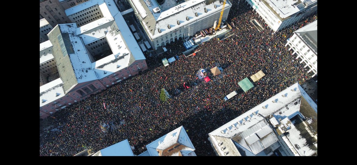 Karlsruhe offiziell 25.000 Menschen gegen Rechtsextremismus auf der Straße 👍🏻