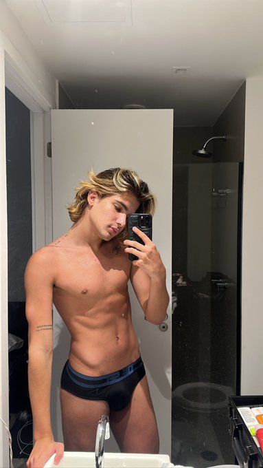 Bbz&atilde;o https://t.co/GlbZ5rUzb8