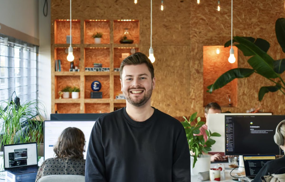 Look how great! Our new colleague <a href="/timlichtenberg/">Tim Lichtenberg</a> !

He has been a designer for 10 years and has worked at various agencies, startups, and corporates. With us, he is going to elevate the entire design process to a higher level.

Welcome Tim! 🎉 🫶