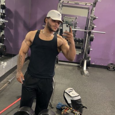 Treymarkell's tweet photo. Hard work pays off #Gymbro #transformation https://t.co/tzcR8hRsk3