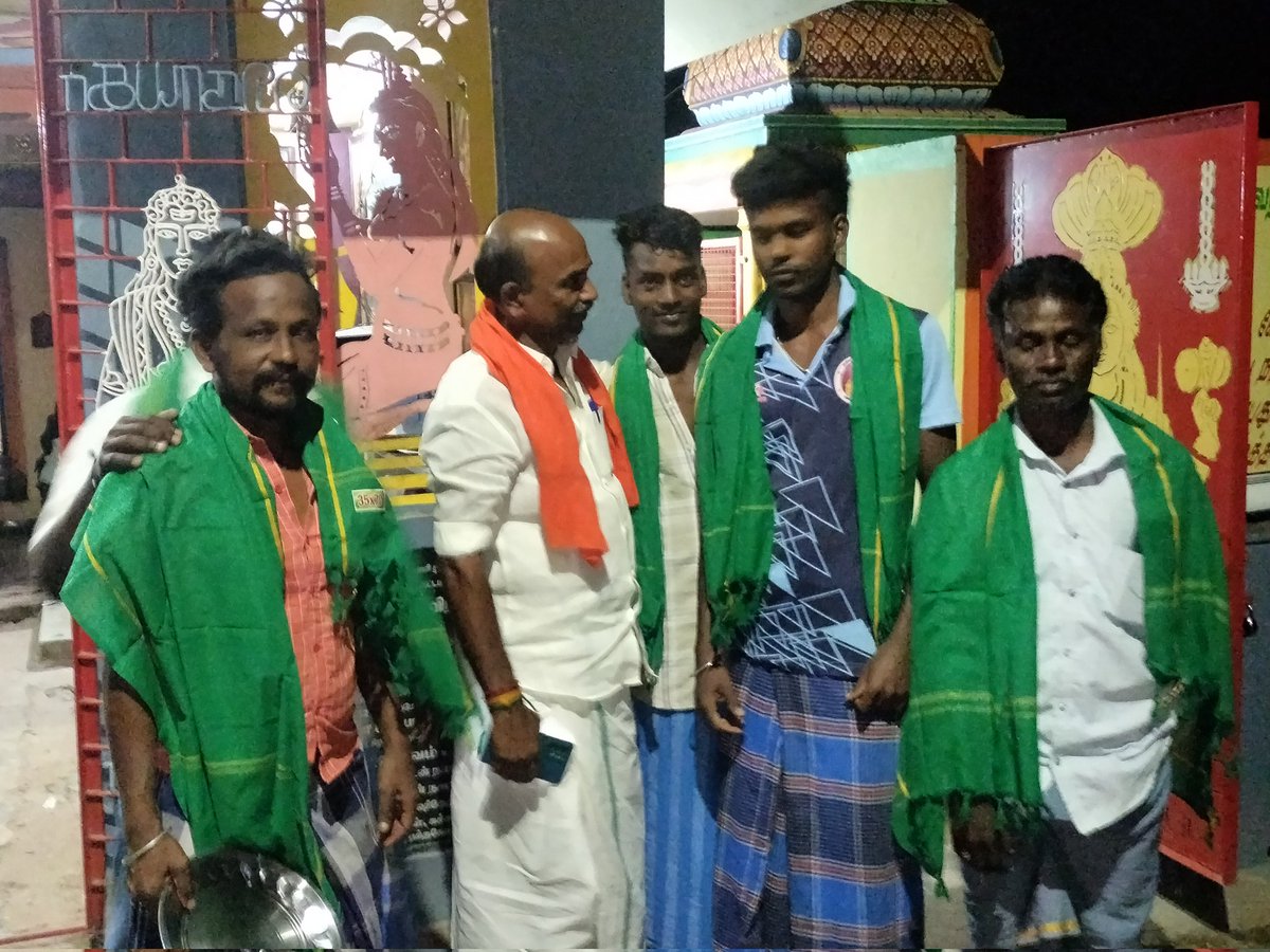 POONDIVENKATESH's tweet photo. இன்று கட்சமங்களதில் திமுக, அதிமுக உள்ளிட்ட மாற்று கட்சிகளில் இருந்து நமது கட்சியில் இணைந்தனர் https://t.co/gphbmLH5D6