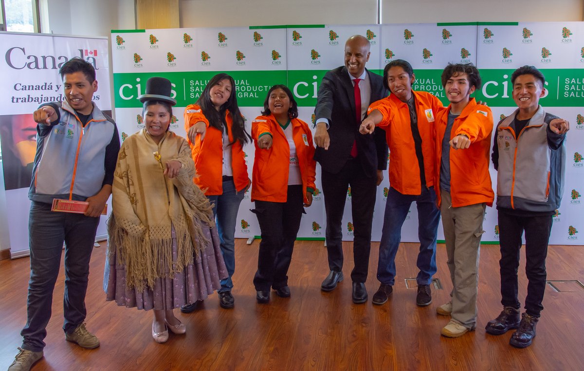 Que emocion! Durante la visita del Ministro de Desarrollo Internacional de 🇨🇦 <a href="/HonAhmedHussen/">Ahmed Hussen</a> lanzamos dos nuevos proyectos en derechos sexuales y reproductivos para lxs adolescentes con <a href="/ONUBolivia/">ONU Bolivia</a> <a href="/PlanBol/">Plan International Bolivia</a> <a href="/CIESBolivia/">CIES</a>