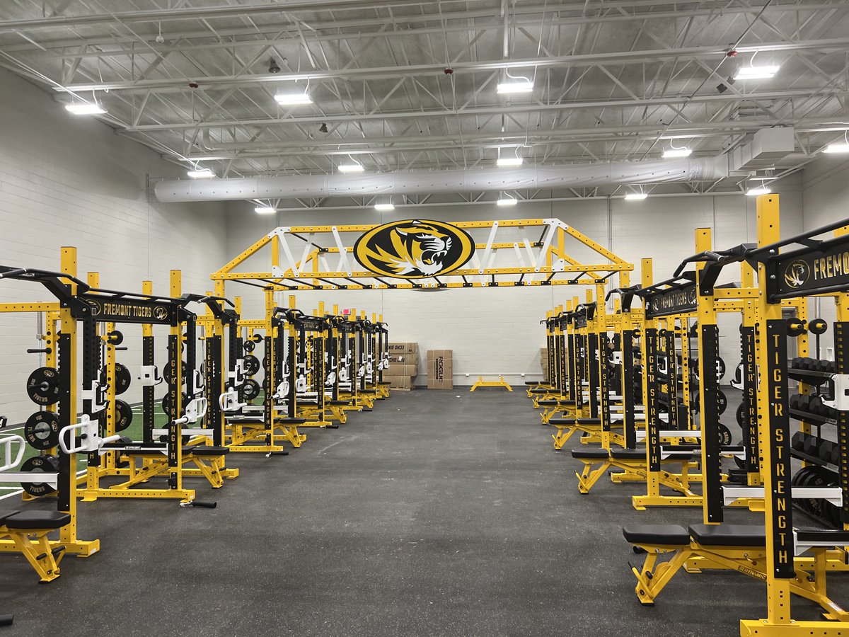 ToddHano48's tweet photo. New weight room at Fremont High School. https://t.co/TScKvT7FxI