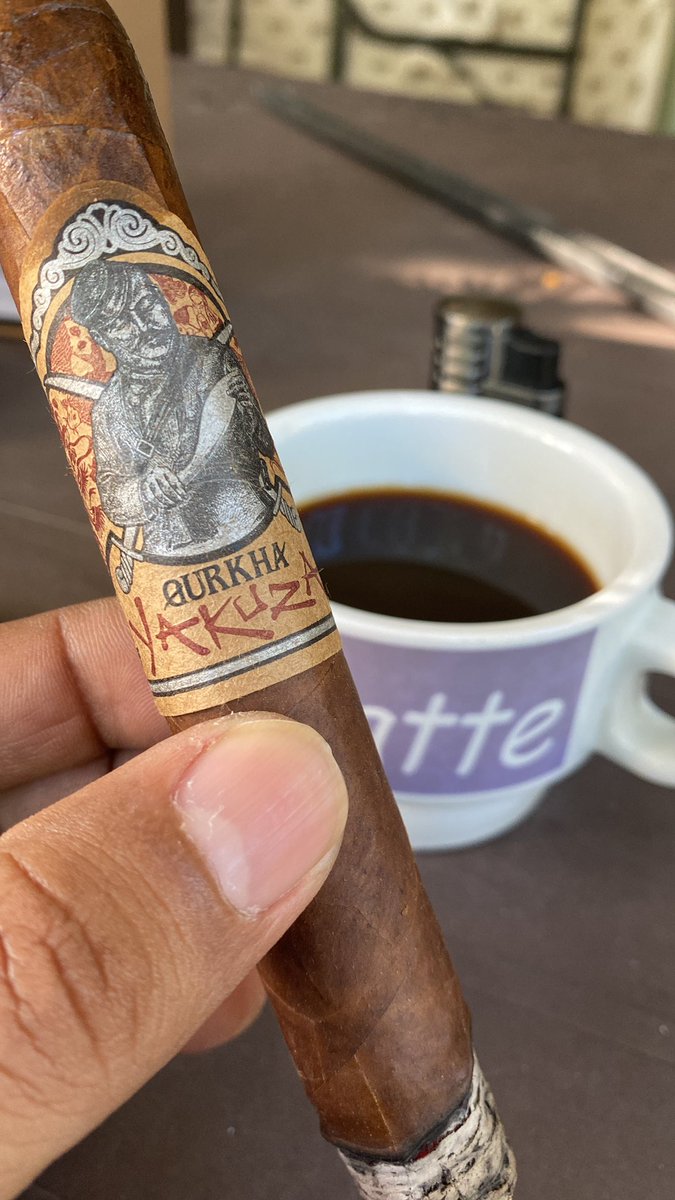 Mautiatibuel's tweet photo. Iniciamos la jornada con un Gurkha Yakuza Toro cigar! #CigarScanner #GurkhaYakuzaToro #cigar #cigars #cigarlife #cigaraficionado #cigarporn #botl #cigarsociety #cigaroftheday #cigarlover #cigarsmoker #cigarlifestyle #sotl #cigarworld #cigarsnob #smoke #cigarphotography https://t.co/CLFbj3OHZf