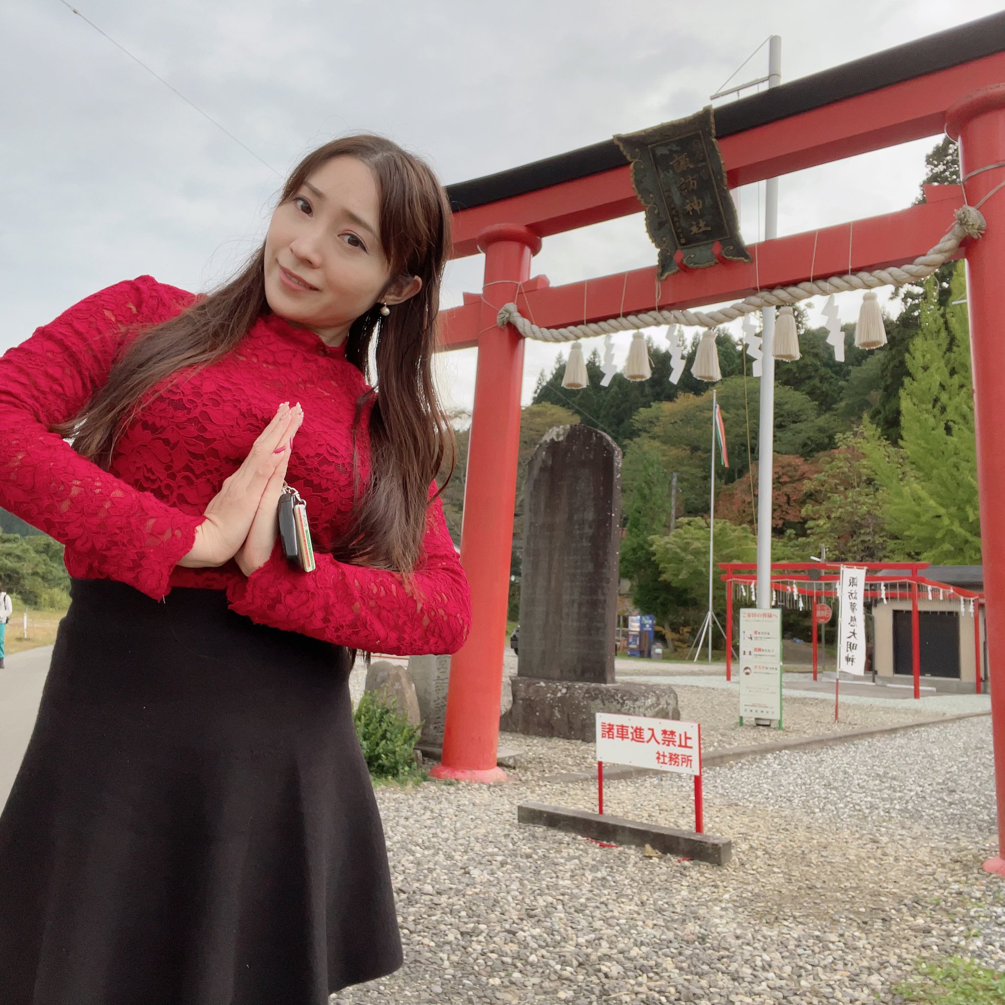 Japanese torii gate. Most Japanese people reply that they have no religion. However, there are more such torii (shrines and temples) than there are convenience stores. They are so familiar to us that they have become part of our daily lives and we may not even be aware of them. https://t.co/WfFQVIml3w