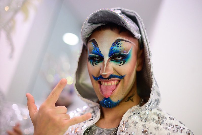 dragkalik's tweet photo. Ni de plata, ni de bronce, así que nos vemos en el puesto 1️⃣1️⃣!! 🏆
Y muchísimas gracias también a @DragShirah por confeccionarme este maravilloso vestuario reversible!!! 😏💜✨
#dragqueen #dragmakeup #silveroutfit #dragoutfit #dragking #dragmakeuptutorial #dragqueenlpgc https://t.co/5uYT99F33H