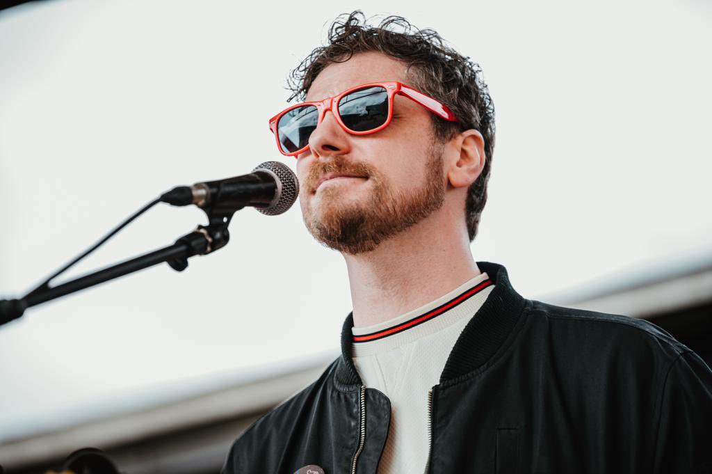 We have live music from the talented Iain Morley tonight from 7-10pm!🎶✨

📱foxandhoundssproston.co.uk/book-a-table/
📞 01606841180