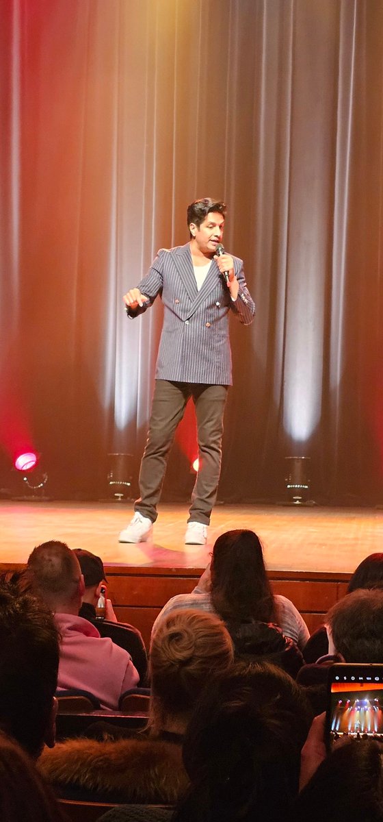 I needed that laugh. I laughed so much, my jaw hurt. The roast were A1!! Thanks <a href="/sugarsammy/">Sugar Sammy</a> for the good show last night