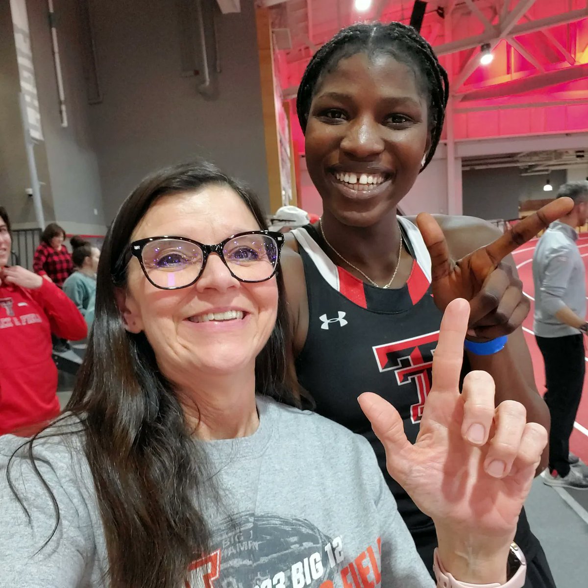 GruvyGurl's tweet image. #NewProfilePic Temitope Adeshina. High Jump 👑Queen👑! Record Holder. Freshman. #RedRaider. Future Olympian. 
And me. GAH!!! I love living in Lubbock! It's a sports paradise for me! #WreckEm #RRFL
