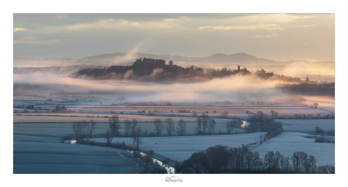 King of the Castle I tried capturing Stirling Castle and the Wallace Monument from a different position the other morning shot at 160mm. Was a nice bit of mist around the Castle wiht the River Forth in the foreground. #Stirling #stirlingcastle #Wexmondays