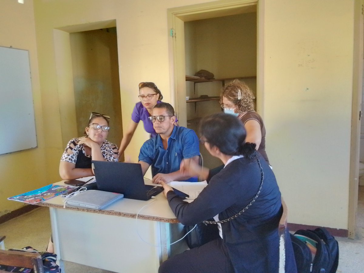 thebigfran's tweet photo. Ayer #19Ene realicé una visita de acompañamiento a los participantes del PNF del municipio Carirubana para orientar y revisar sus presentaciones del Proyecto de Investigación que en los próximos días realizarán su disertación y sistematización de experiencias del mismo @SomosUnem https://t.co/30YP9rYKc1