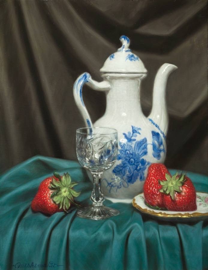 2023年「ターコイズブルーの静物」6F アンティークと苺に程良い彩度の