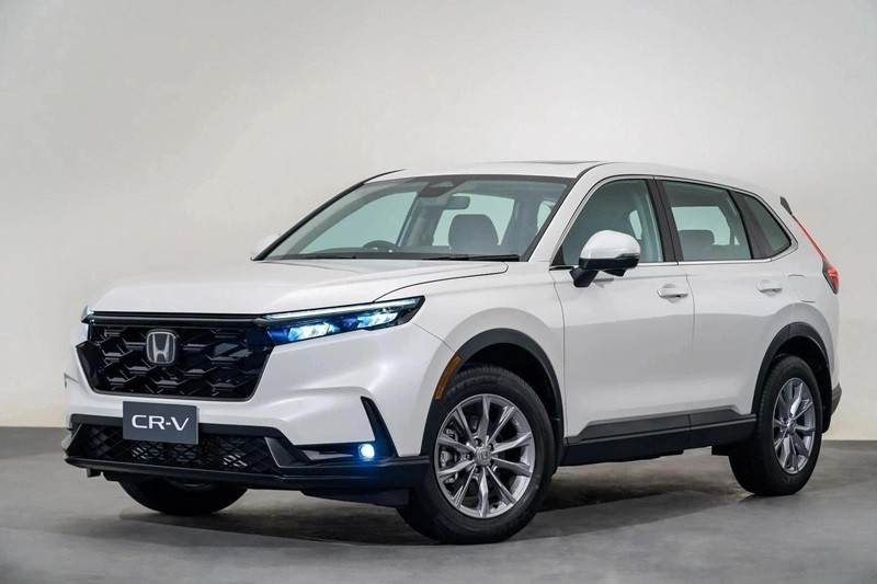 HannahFink6296's tweet photo. 🚙💨 Trải Nghiệm Hành Trình Đỉnh Cao với Honda CR-V! #HondaCRVAdventure 🏞️🌟

🌈 Thiết Kế Sang Trọng:
Khám phá vẻ đẹp đương đại của #HondaCRV, với đèn LED sáng bóng và đường nét thể thao, mỗi chiếc xe là một tác phẩm nghệ thuật di động. 🎨✨ #CRVDesign

🌿 Hiệu Suất Mạnh Mẽ:
Với động cơ mạnh mẽ và công nghệ tiên tiến, mỗi hành trình trở nên mượt mà và đầy hứng khởi. Sẵn sàng chinh phục mọi địa hình! 🛣️🔥 #CRVPerformance

🛋️ Nội Thất Tiện Nghi:
Bước vào không gian nội thất của Honda CR-V, bạn sẽ cảm nhận ngay sự thoải mái và tiện ích. Ghế da, hệ thống giải trí hiện đại - mỗi chi tiết đều được chăm chút. 🛋️🌟 #ComfortZone

🌍 Hệ Thống An Toàn SmartSense:
Với các tính năng như cảm biến va chạm, cảnh báo làn đường, và giữ làn đường, #HondaCRV không chỉ là phương tiện di chuyển mà còn là người bạn đồng hành an toàn. 🚦🛡️ #SmartSafety

🔌 Kết Nối Hiện Đại:
Hệ thống giải trí thông minh và tích hợp với smartphone, giúp bạn duy trì liên lạc và giải trí mọi nơi. #ConnectedJourney 📲🎶

🌲 Phiêu Lưu Mỗi Ngày:
Honda CR-V không chỉ là chiếc xe, mà còn là cầu nối đến những cuộc phiêu lưu mới. Bạn đã sẵn sàng khám phá? 🌲🗺️ #CRVAdventures

🚀 #HondaCRV - Sức Mạnh và Phong Cách Đồng Đội Trên Mọi Hành Trình! 🌟🌐 #CRVLove #RideInStyle