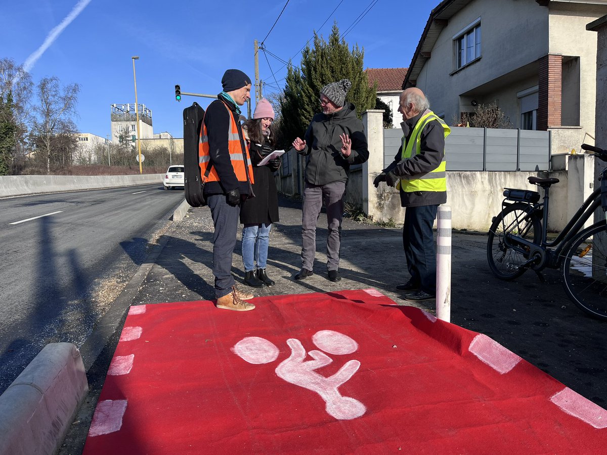 LCyclable's tweet photo. L’@iledefrance passe une étape dans l’expression du besoin de mobilité.

Avant, c’était à Paris qu’on demandait des pistes cyclables.

Aujourd’hui les citoyens en grande couronne se mobilisent pour leur droit de mobilité active, propre, économique et bon pour la santé. #N306 https://t.co/K2JPM8Ci2O
