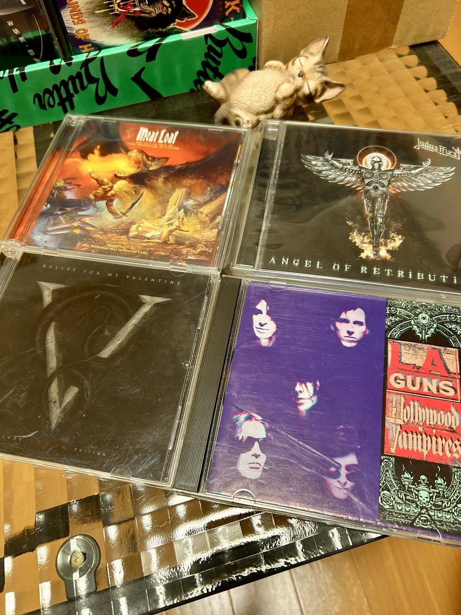 DreamCh24621504's tweet photo. Hi, guys.
I listened to these CDs on January 20th, 2024.

Bat Out of Hell III:
The Monster Is Loose / R.I.P. #MeatLoaf

Angel of Retribution / Judas Priest🇬🇧
#IanHill

Venom / Bullet for My Valentine
#MatthewTuck

Hollywood Vampires / L.A. Guns🇺🇸
#TraciiGuns

Have a good sleep.😌 https://t.co/wcVvY7GmKC
