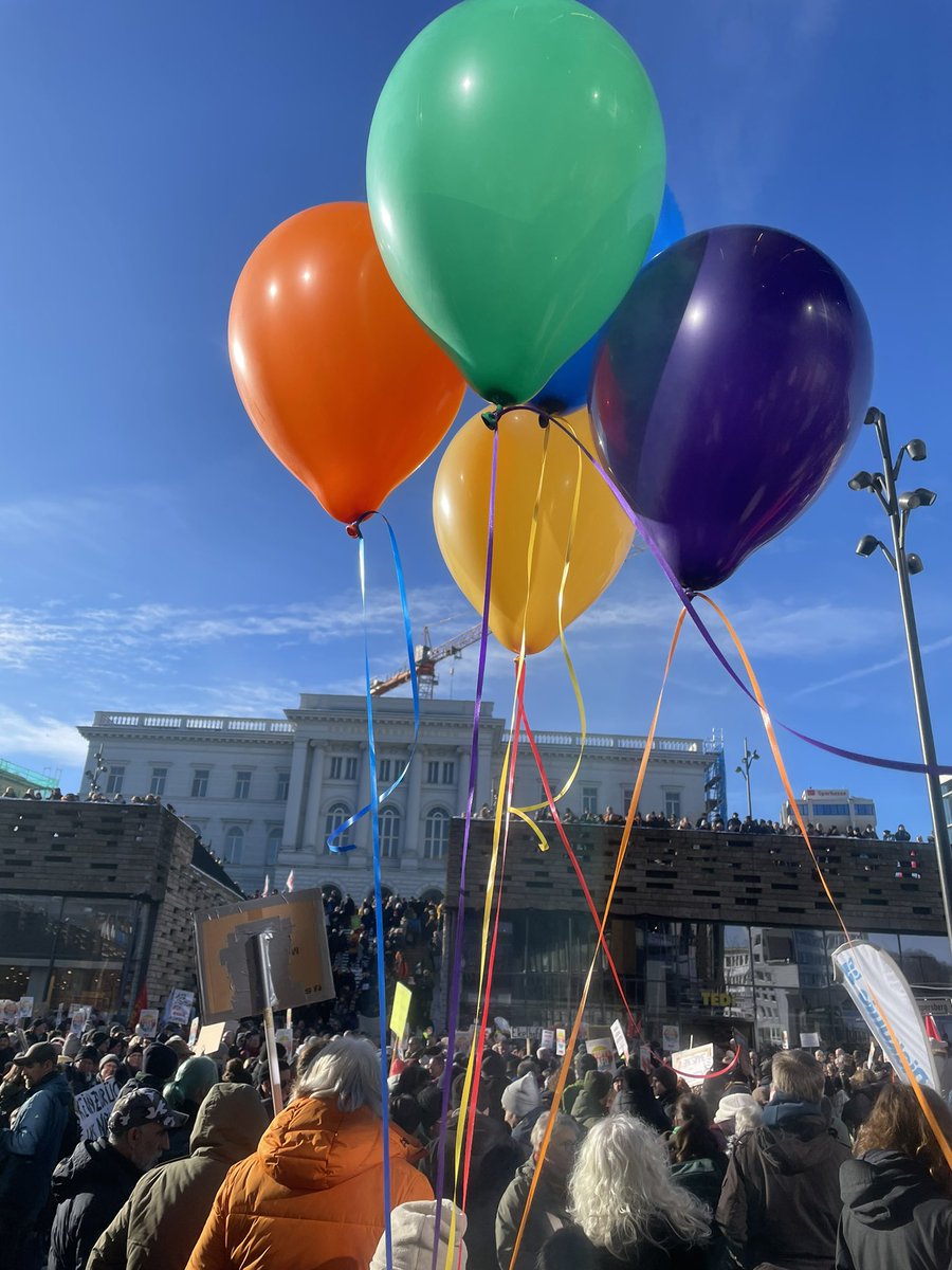Auch Wuppertal zeigt Flagge gegen Rechts. Die Mehrheit schweigt nicht mehr #wirsindmehr