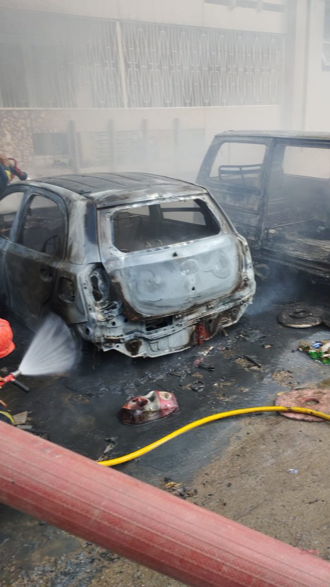 A fire accident occurred at Road number 04, Banjara Hills, brought under control by the Fire Department and DRF teams. 3 cars damaged; no casualties @CommissionrGHMC @GadwalvijayaTRS @GHMCOnline