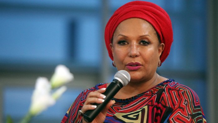 Lamentamos el fallecimiento de la Senadora Piedad Córdoba, defensora de los derechos humanos y de los procesos de paz en Colombia quien fuera amiga de #Cuba.

Nuestras condolencias a familiares y amigos.