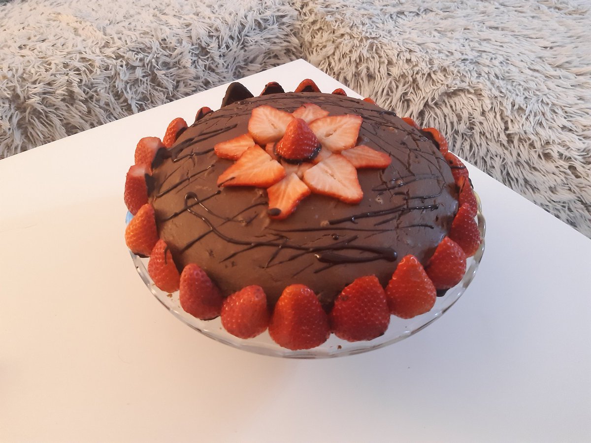 「the cake i made for my borthday (im a lo」|DAKUのイラスト