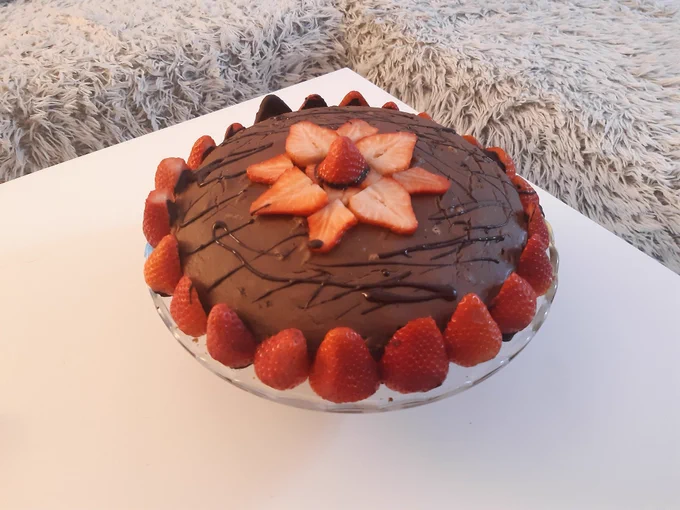 the cake i made for my borthday (im a lousy cook but i tried very hard)