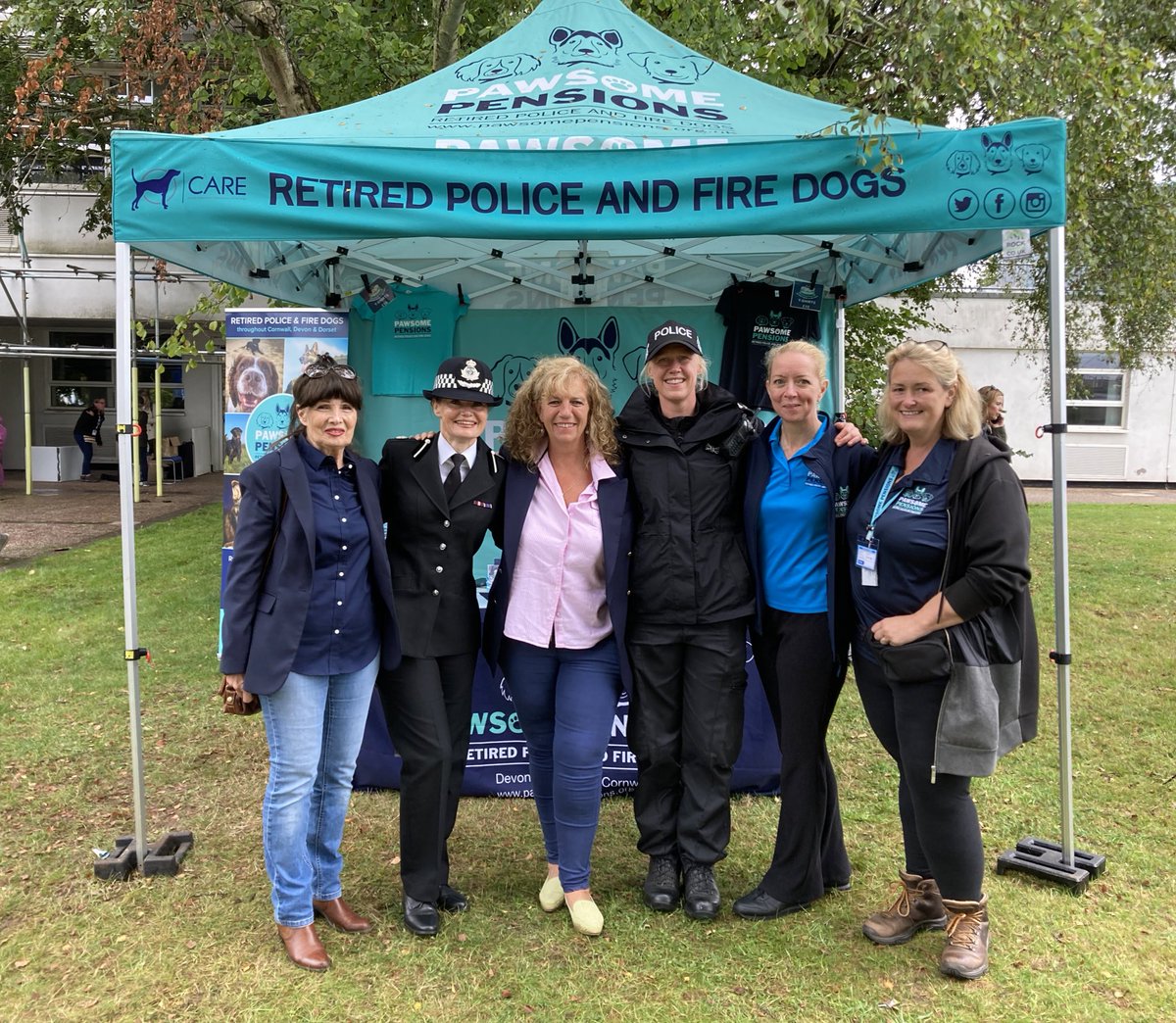 PawsomePensions's tweet photo. @ACCLeaper @The_NFRSA Meeting Lady B again 😁🐾 https://t.co/OVT4Loa36X
