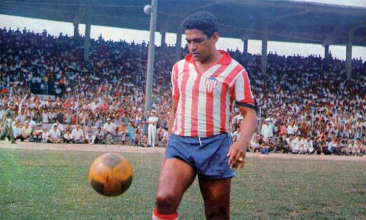 20/01/1983: A los 49 años de edad, fallece el futbolista brasileño Garrincha, recordado por ser campeón mundial con Brasil en 1958 y 1962. Ha sido catalogado como uno de los mejores regateadores de la historia del fútbol. Pasó por Junior, y jugó un solo partido, en 1968.