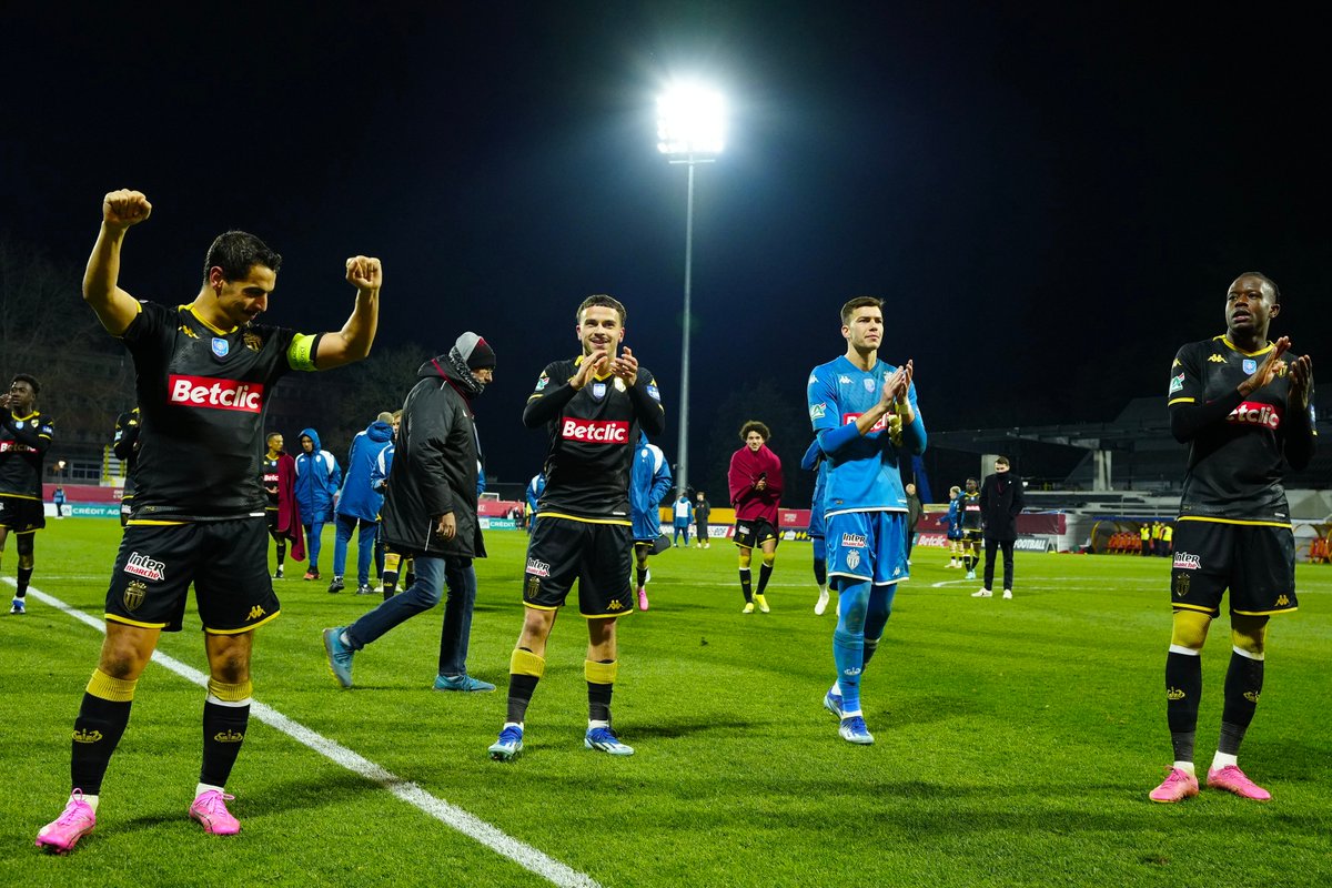AS_Monaco_ES's tweet photo. 𝖢𝗈𝗇 𝖾𝗅 𝖢𝖺𝗋𝖻𝗈𝗇𝖾𝗋𝗈 𝗆𝖾 𝗌𝗂𝖾𝗇𝗍𝗈 𝖻𝗂𝖾𝗇 🎶💛🖤 https://t.co/4MmHfms39E