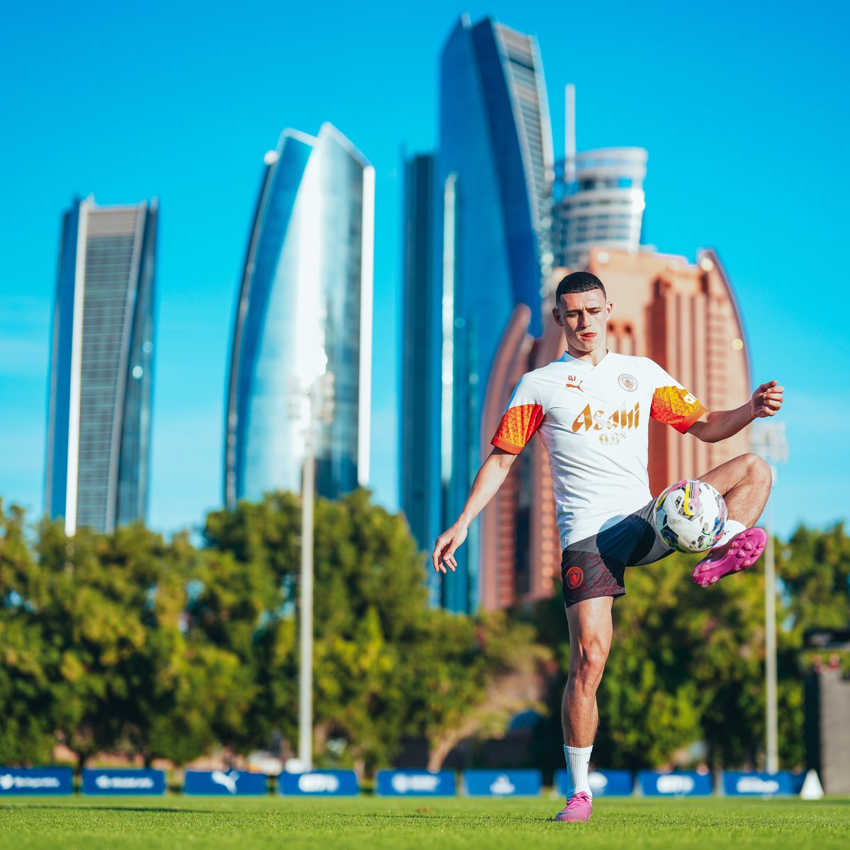 ManCity's tweet photo. 🏙️ https://t.co/5an5JNFkEA
