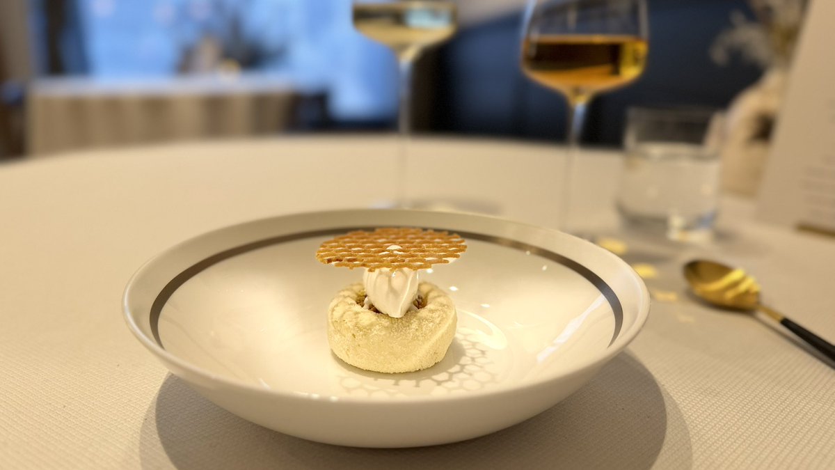 Some very good things going on here at Solstice restaurant in Newcastle - one of the newest Michelin starred venues for the UK (2023) and a journey entirely worth it: