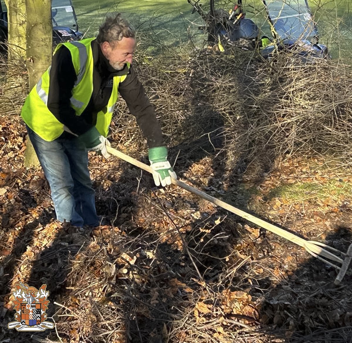 The Thursday Volunteer group continued their work on the 14th/16th - almost a quarter of the way down the hole now ! But now comes the really dense stretch... Jim and Norman returned to help out this week with Andy Buxton flying in from aboard to make a full team next week.