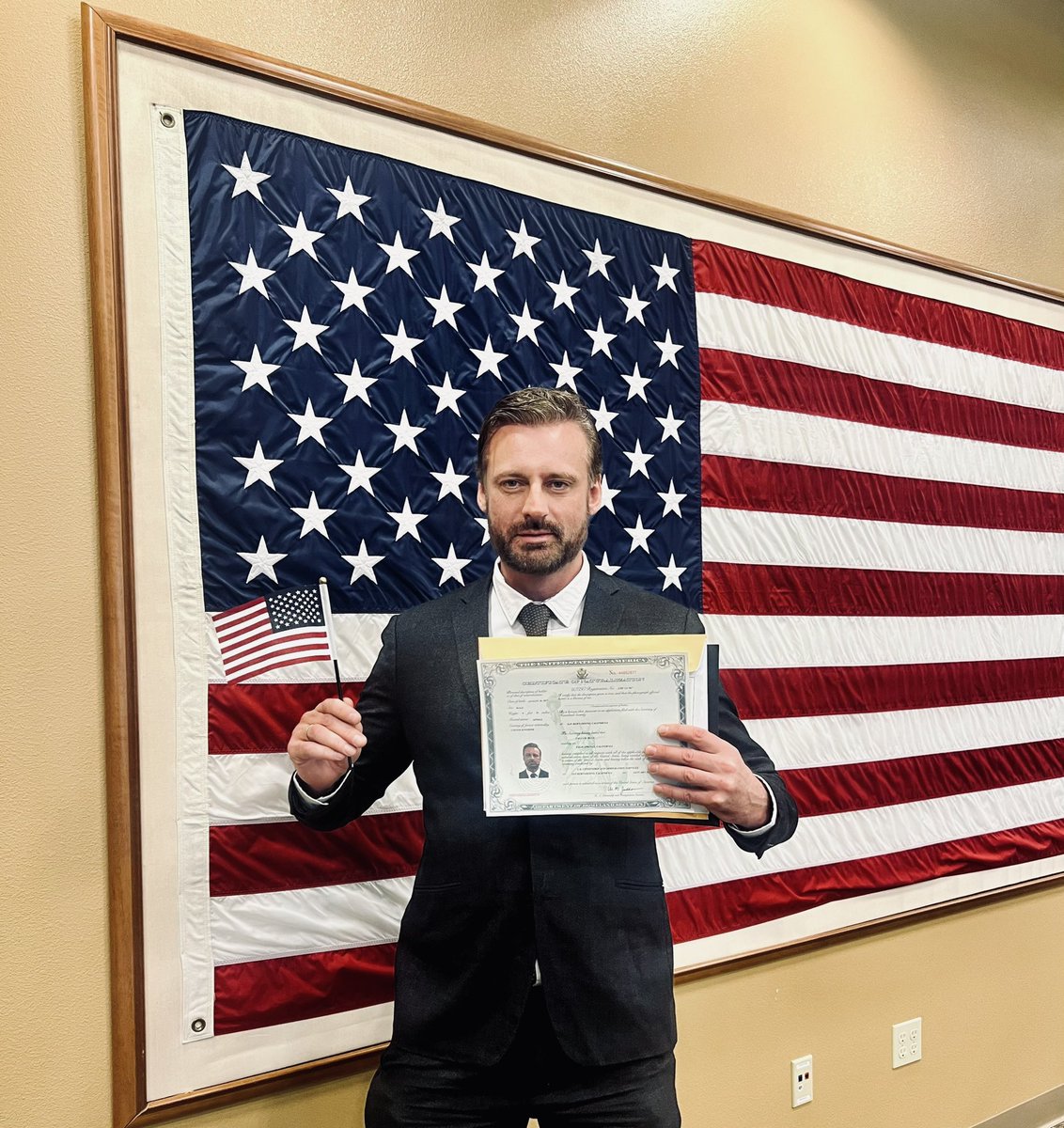 TerrellSandefur's tweet photo. So proud of this one! Got his US citizenship & booked a Broadway play on the same day! We are all learning that the power of #positivethinking & remaining in the highest vibration, pays off. #CallumBlue is off to NYC soon, but tonight, we PARTY for my bday! #RedWhiteandCallumBlue https://t.co/FUululZeum