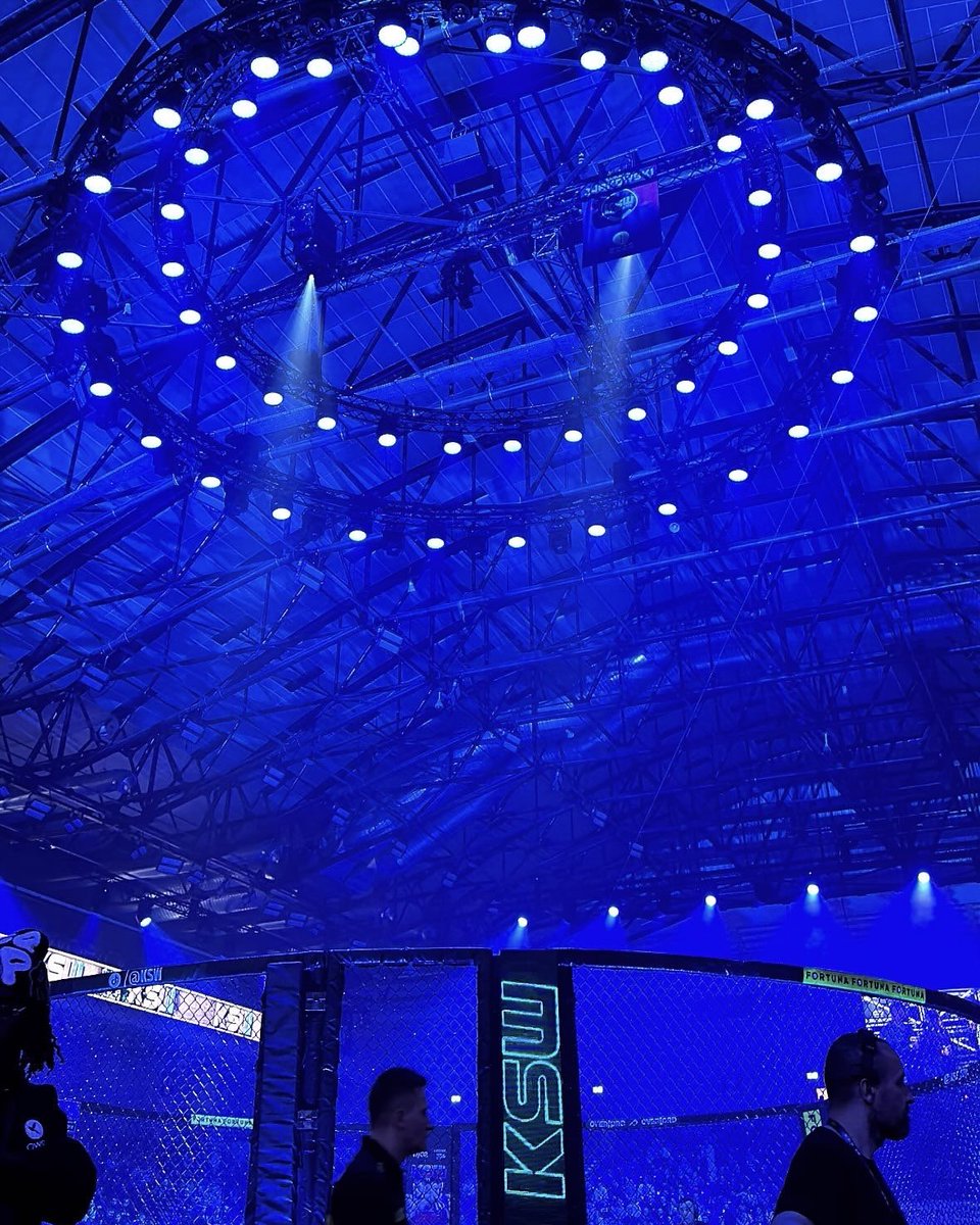 bodeckak's tweet image. Wykorzystując przerwę od piłeczki poznaję nowe sporty #KSW90 👊🏼

Team Wrzosek! 🔥