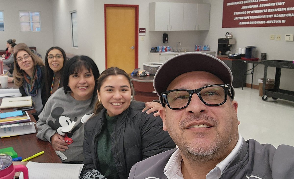 gzal57's tweet photo. On a cold Saturday RDLA Dual Language teachers are always ready to learn. @LesleyReazolaM @DoraDominguez01 https://t.co/ET6yfNzyhb