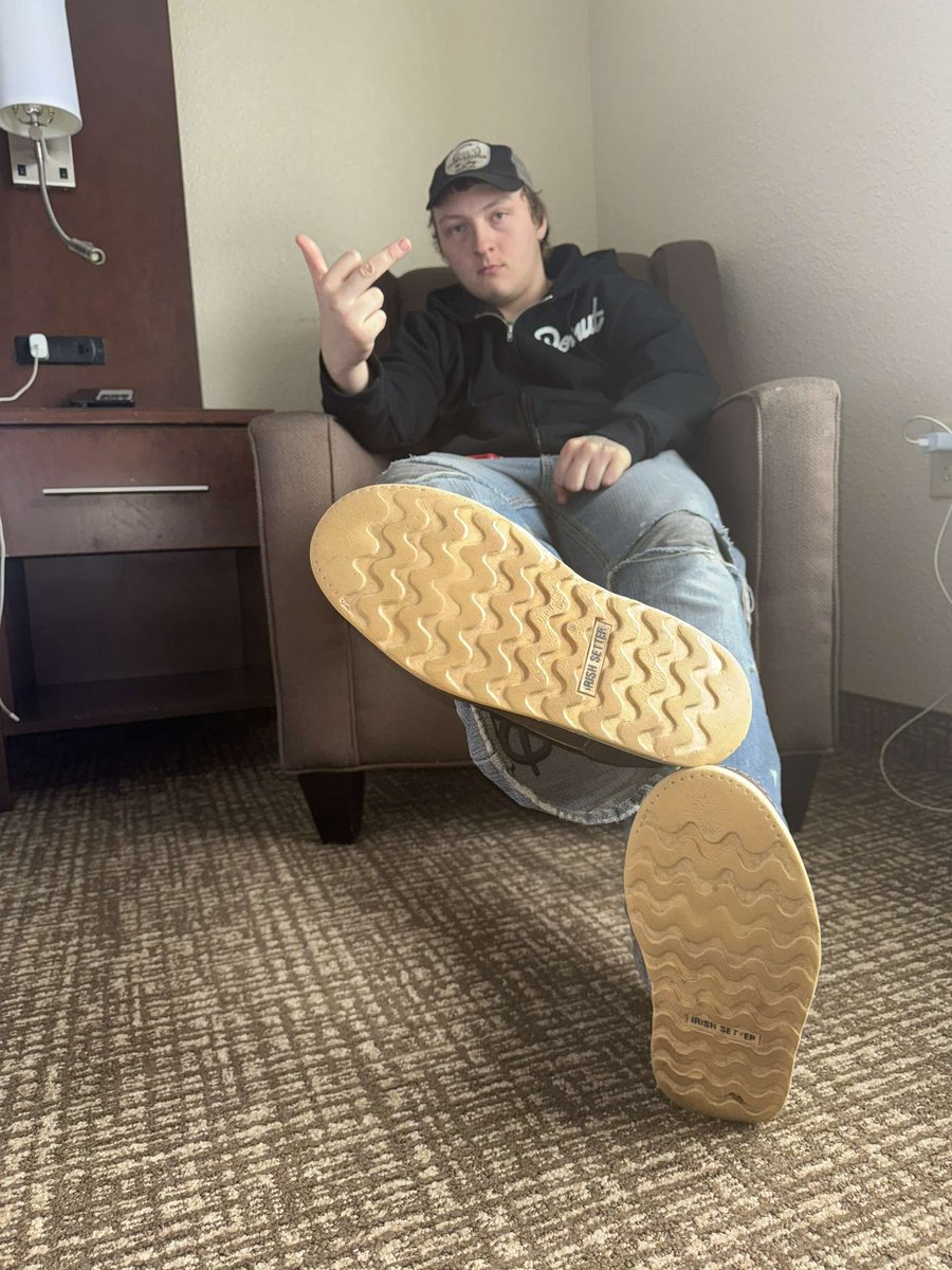MasterD2003's tweet photo. Big size 10 boots😈✅
Kneel little 🐖 and clean my treads🥾
@MASTER_UPDATES https://t.co/8rgU7NrlDQ