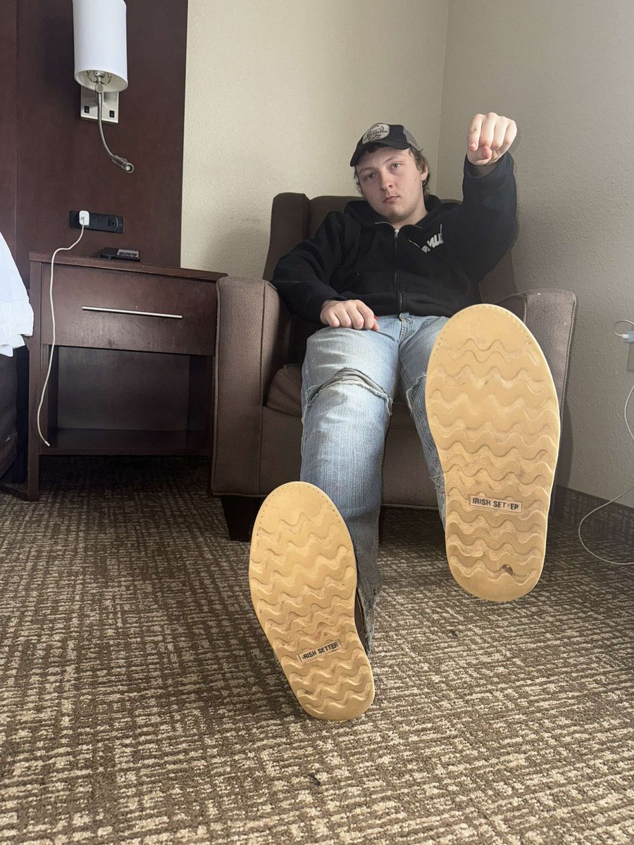 MasterD2003's tweet photo. Big size 10 boots😈✅
Kneel little 🐖 and clean my treads🥾
@MASTER_UPDATES https://t.co/8rgU7NrlDQ